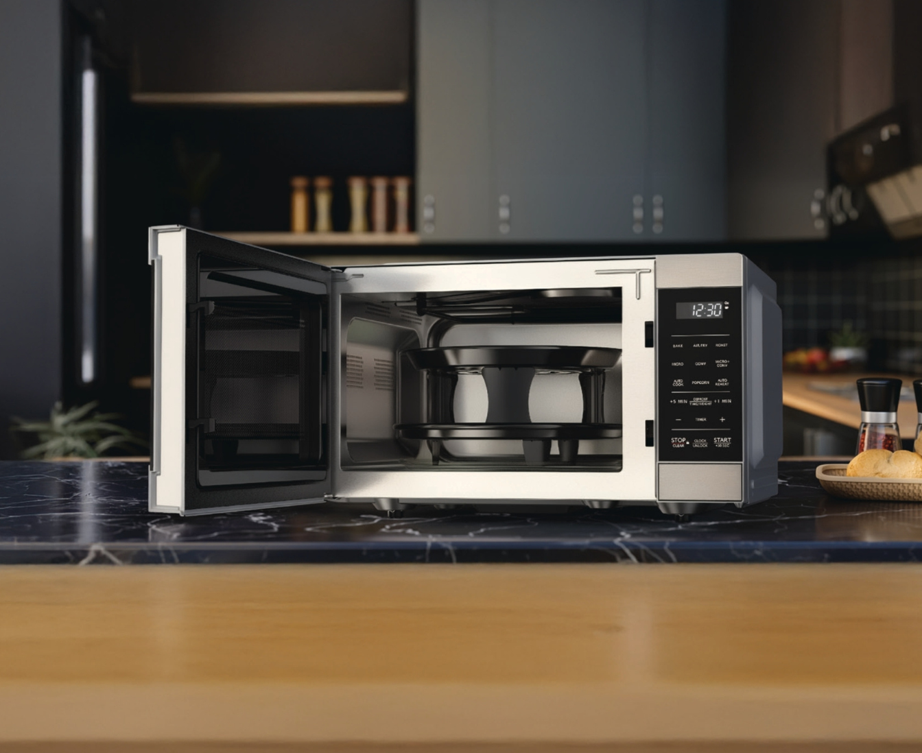 microwave showing the accessories inside 